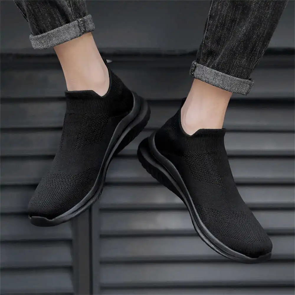Women Fashion Over 40 - Sepatu olahraga pria, krem lembut baru